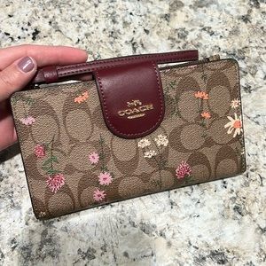 Coach 🌸 Floral Wristlet